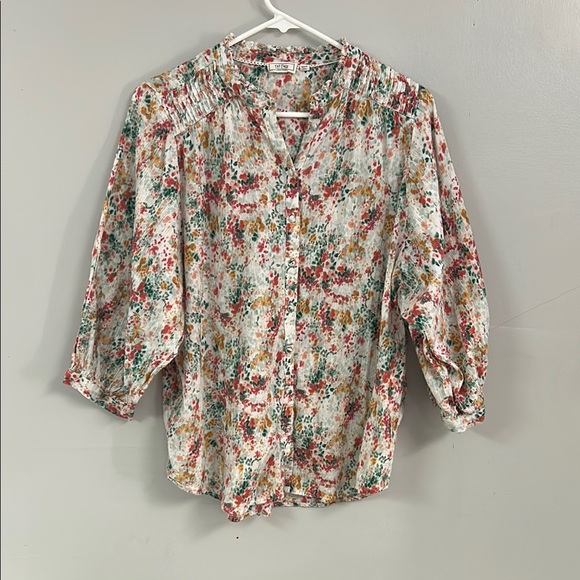 Floral Button-Up Blouse - Picture 1 of 4